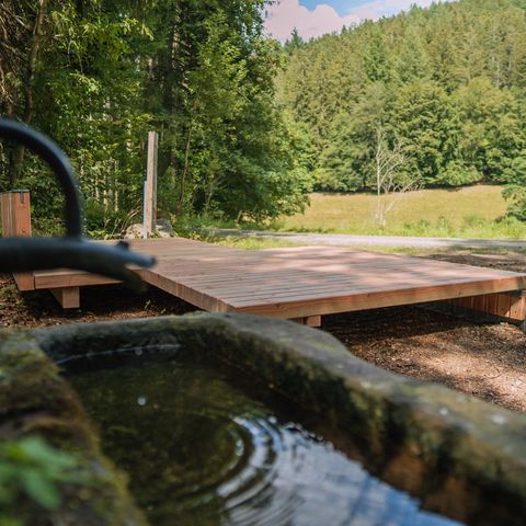 Der Simonsbrunnen in Klosterreichenbach liegt idyllisch mit toller Aussicht und gehört zu den Baiersbronner Genussplätzen.