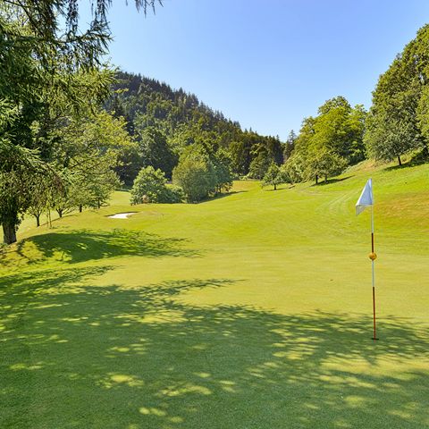 Der Golfplatz Baden-Baden liegt inmitten idyllischer Natur.