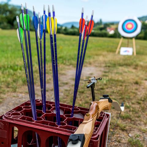 Equipement für Teilnehmer am Schnupperkurs im Bogenschießen bei Sport Frey. 